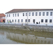 Système de protection anti-inondation FLO-DEM 80 - Maison individuelle et site industriel - Glissières latérales et poutrelles démontables_2