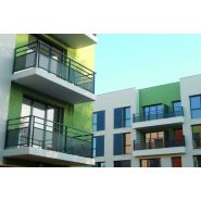 Garde-corps modèle feria - horizal - en aluminium avec remplissage axé sur dalle - les lisses et le remplissage sont dans l’axe médian des poteaux_1