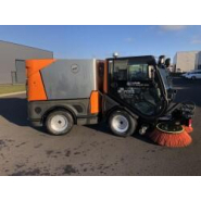 Balayeuse de voirie Nilfisk CR3500 d'occasion - 2 balais, cuve à déchet 1.5m³ - disponible en location et en vente -Référence : perie7270_1