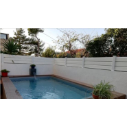 Clôture PVC en persienne occultante, idéale pour protéger votre jardin et votre maison des regards indiscrets - CERBÈRE - Gamme classique_1