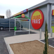 Abri 2 roues à toit double pente en bac acier nervuré pour environnements à forte fréquentation ou soumis aux intempéries- GF2_1