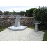 Jardins du souvenir - Les Stèles - Stèle flamme en granit massif avec gravure personnalisée_1