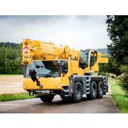 Grue Liebherr LTM 1055-3.2 équipée d'une flèche télescopique de 10,2 m à 40 m