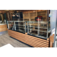 Vitrine professionnelle avec étagères intermédiaires en verre