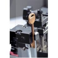 204 Machine pour clés à panneton et à pompe - Keyline S.P.A. - 44 kg - moteur à deux vitesses et table en croix_1