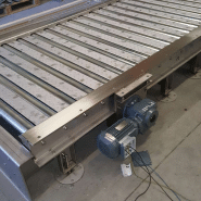 Convoyeur à palettes en inox, bi-chaînes ou tri-chaînes pour l'agroalimentaire, le pharmaceutique et la cosmétique - cms_1