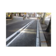 Séparateur de chaussée 750x180x80 en PVC recyclé très résistant - Modèle DESIGN - peinture rétro-réfléchissante_1