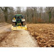 Machine pour broyage de pierres et végétation