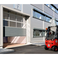 Porte sectionnelle industrielle motorisée en aluminium ALR F42 - pour bardages affleurants en bois, métal ou autres matériaux_1