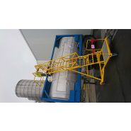 Échelle mobile pour accès sécurisé sur citernes et conteneurs routiers - réglable en hauteur avec garde-corps_1