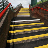 Couvre-marches antidérapant XL, idéal pour sécuriser vos escaliers - 345 x 55 mm - Référence SDFR185_1