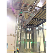 Elévateur séquentiel de produits à fond plat et rigide, par entrainement mécanique et évacuation pneumatique en position haute_1