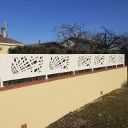 Clôture rigide personnalisable avec motifs et couleurs au choix