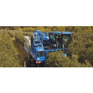 Vendangeuse New Holland Braud 9090X avec réservoir de carburant 260 litres
