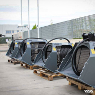 Godet cribleur rotatif série CBR07 - mini-pelle 3-5T - mini-chargeuse - chargeuse compacte - profondeur de panier augmentée et système plug and play_1