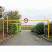 Barrière levante manuelle Alphatronics - design moderne et résistant aux conditions météorologiques_1