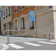 Barrière pivotante - longueur 2 mètres - ref : 203121.Gpro - axe déporté et tube vertical pour panneau de signalisation_1