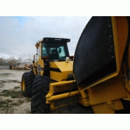 Trancheuse UNAC 300P équipée de pneus grand diamètre pour terrains difficiles