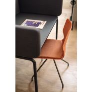 Four us Worx - Bureau open space compact design - Bois de pin, isorel, cloisons 3 pans intégrées_1