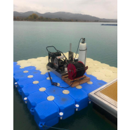 Robot nettoyeur pour centrales solaires flottantes - WetSlider F - Adaptation aux panneaux, franchissement jusqu'à 42 cm, brosse 300 t/min_1