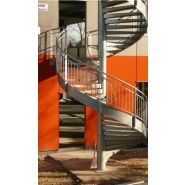 Escalier hélicoïdal avec finition en primaire d'accrochage gris clair