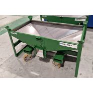 Conteneur auto videur 250 L - trappe latérale, roues, gerbable et fourreaux de manutention_1