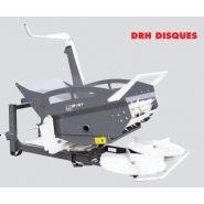 Équipement agricole pour dérouler et pailler balles rondes