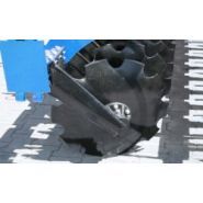 Déchaumeur à disques Zagroda - deux rangées de disques dentés Ø 560 mm - attelage 3 points et rouleau barre Ø 500 mm_1