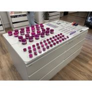 Présentoirs en plexiglas pour boutiques - élégance, polyvalence et personnalisation_1