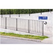 Refz456 - panneau stationnement parking handicapé avec rampe d'accès - direction gauche - abc signalétique_1