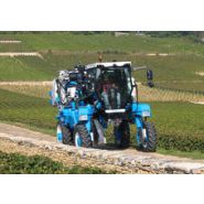 Machine agricole équipée d’un palonnier hydraulique avec débattement de 270 mm