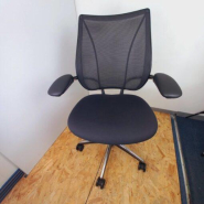 Fauteuil de bureau ergonomique Humanscale Liberty Task d'occasion - Design par Niels Diffrient_1
