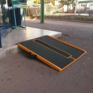 Rampe d'accès pmr pliable amovible_1