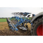 Équipement agricole Lemken avec rouleau intégré à largeur variable