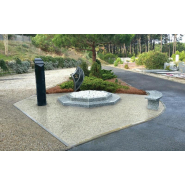 Jardins du souvenir - Les Stèles - Stèle Cassiopée en granit massif avec gravure personnalisée_1