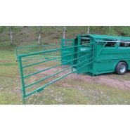 Remorque pour bétail avec options de sécurité et personnalisation