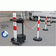 Chariot avec 6 poteaux rouges et blancs_1