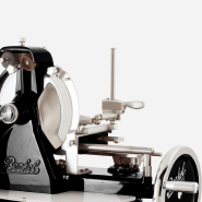 Trancheuse manuelle Volano B2 Berkel - Couleur noir - Lame 265 mm - Design artisanal et élégant_1