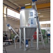 Silo de stockage rigide avec vis d'extraction à révolutions variables