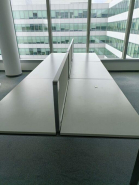 Bureau Bench 6 positions d'occasion - Steelcase - avec cloisons séparatrices et design moderne_1