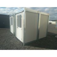 Abris chantier avec fenêtre coulissante sécurisée