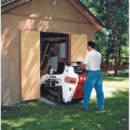 Mini chargeuse sur chenilles - conducteur marchant_1