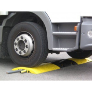 Ralentisseur passe-câble pour les véhicules jusqu'à 44 tonnes_1