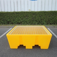 Bac de rétention pour 4 fûts - 475L - PEHD - caillebotis acier - Plast'Up Rotomoulage - fabrication française_1