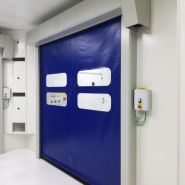 Porte rapide souple industrielle - ZipGO Conveyor - Sécurité avancée et conformité aux normes_1