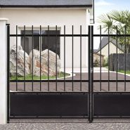 Portail coulissant éco à soubassement tôle avec montants et accessoires inclus_1