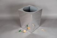 Jardinières pyramidales en aluminium sur-mesure Ozeoflor - Design épuré et choix de couleurs_1