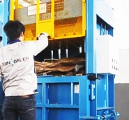 Presse à balles verticale Sinobaler - Traitement intensif pour carton et déchets - Modèles SVBS2-300S8060, SVBS2-300S11076, SVBS2-300S15276 (HD), SVBS2-500S15276_1