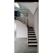 Escalier tournant  acier-pierre