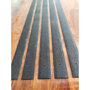 Bande antidérapante à visser, pré-percée - Adaptable à tous supports - Divers formats disponibles_1